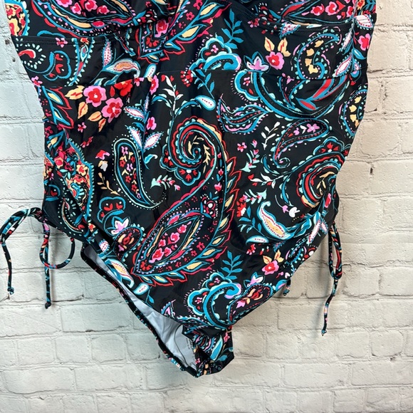 BloomChic Paisley Print Ruched Detail Knot Side One Piece Swimsuit Plus … - Picture 5 of 7
